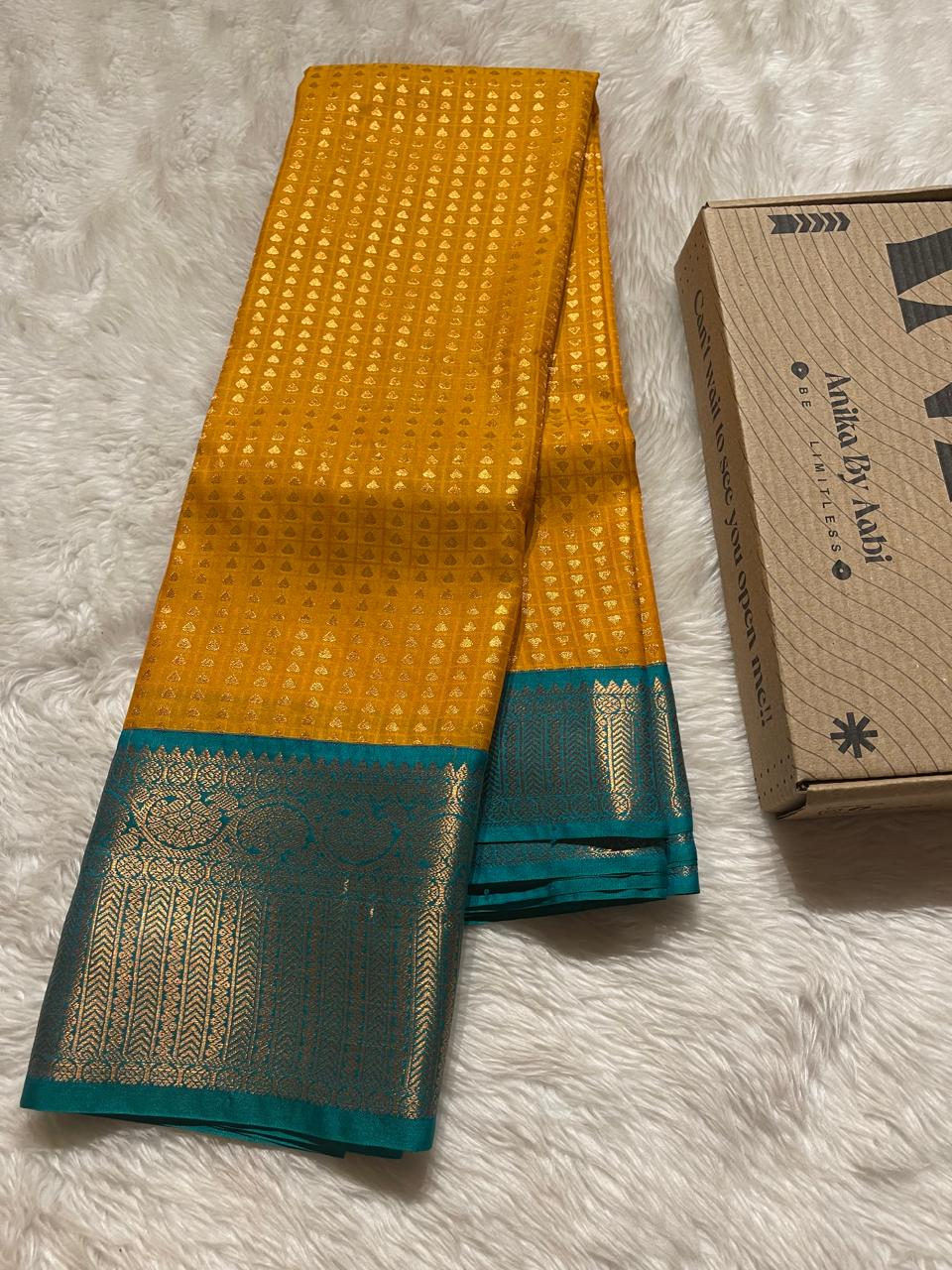 1000 BUTTAS-HONEY YELLOW WITH PEACOCK GREEN