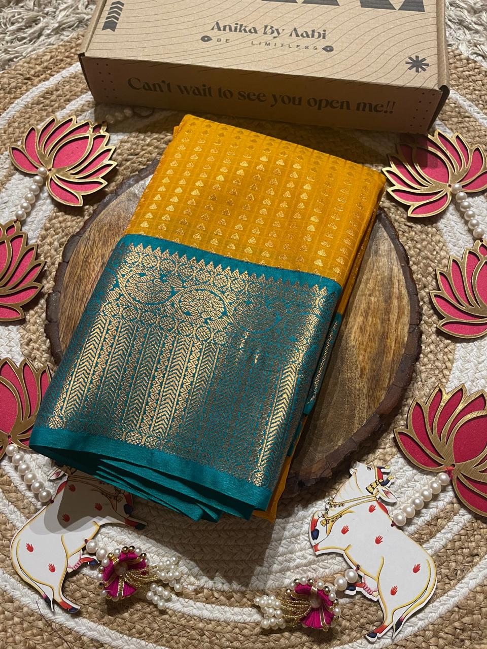 1000 BUTTAS-HONEY YELLOW WITH PEACOCK GREEN