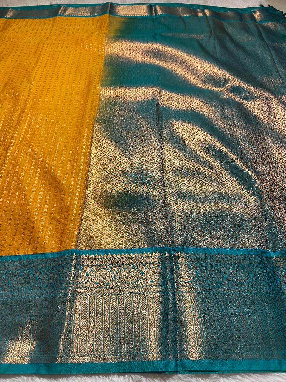 1000 BUTTAS-HONEY YELLOW WITH PEACOCK GREEN