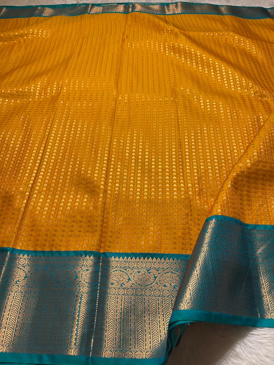 1000 BUTTAS-HONEY YELLOW WITH PEACOCK GREEN