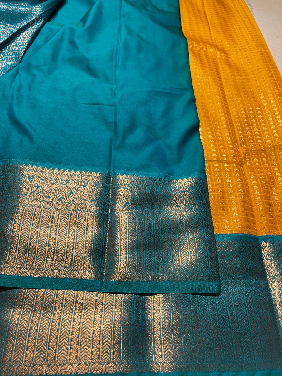 1000 BUTTAS-HONEY YELLOW WITH PEACOCK GREEN