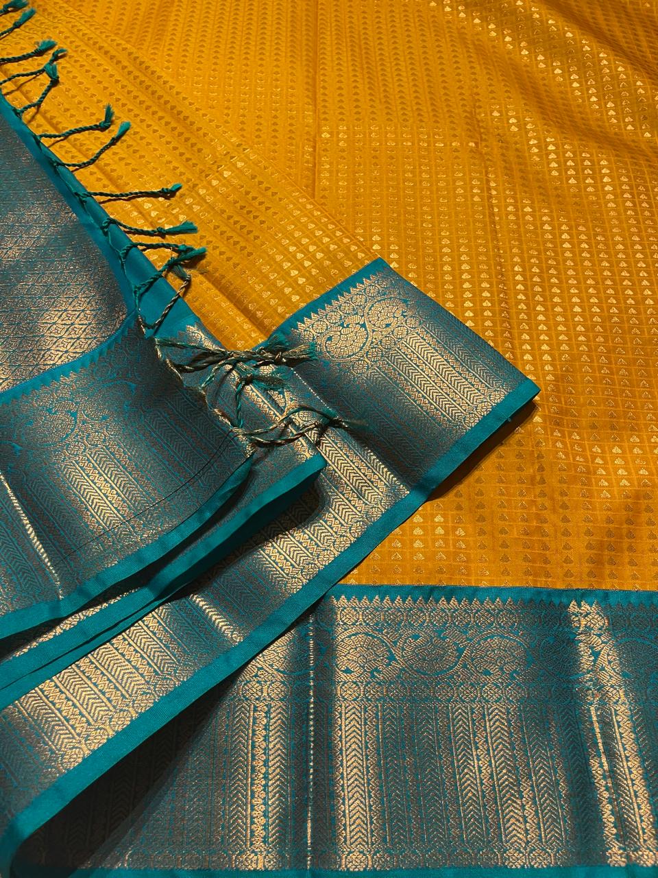 1000 BUTTAS-HONEY YELLOW WITH PEACOCK GREEN