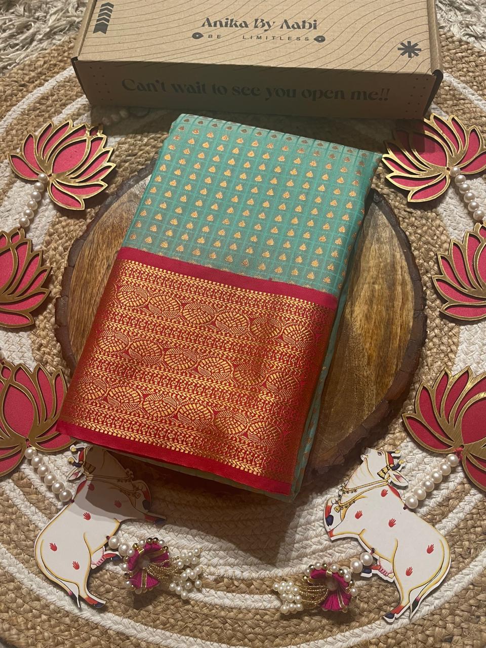 1000 BUTTAS-LIGHT TURQUOISE WITH RED