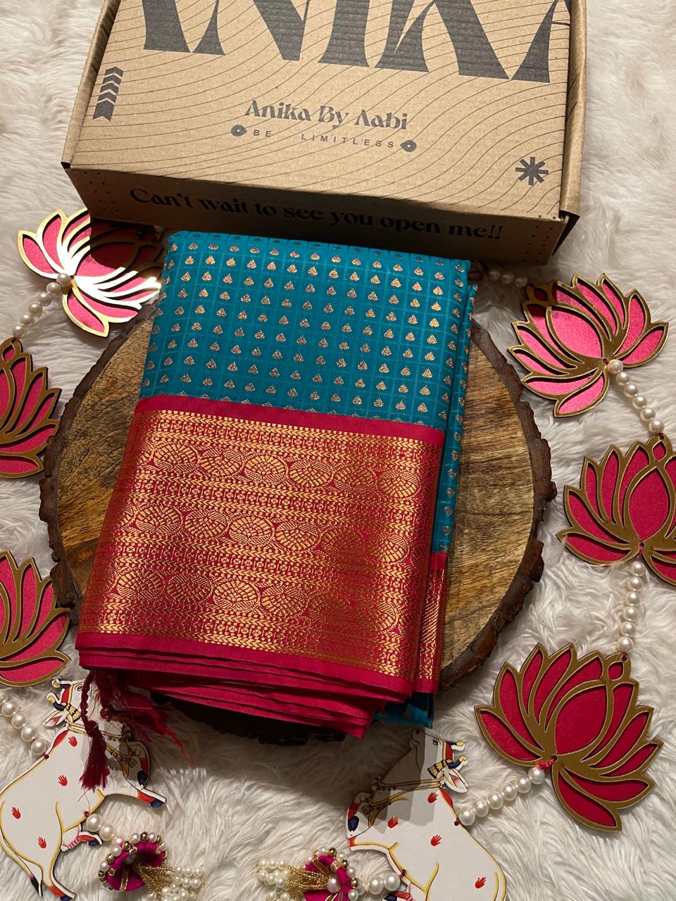 1000 BUTTAS-PEACOCK GREEN WITH PINK SAREE