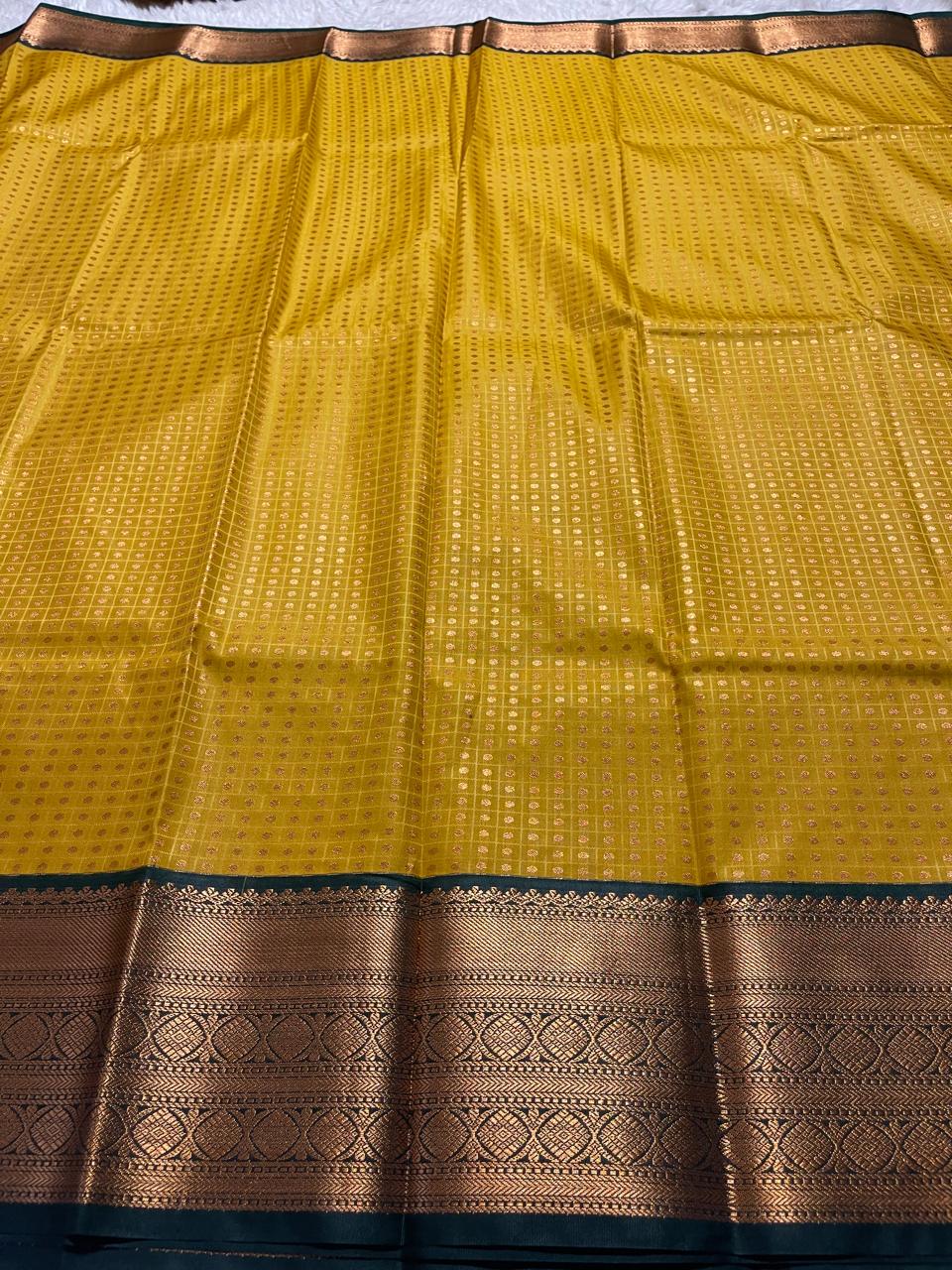 1000 BUTTAS-YELLOW WITH BOTTLE GREEN