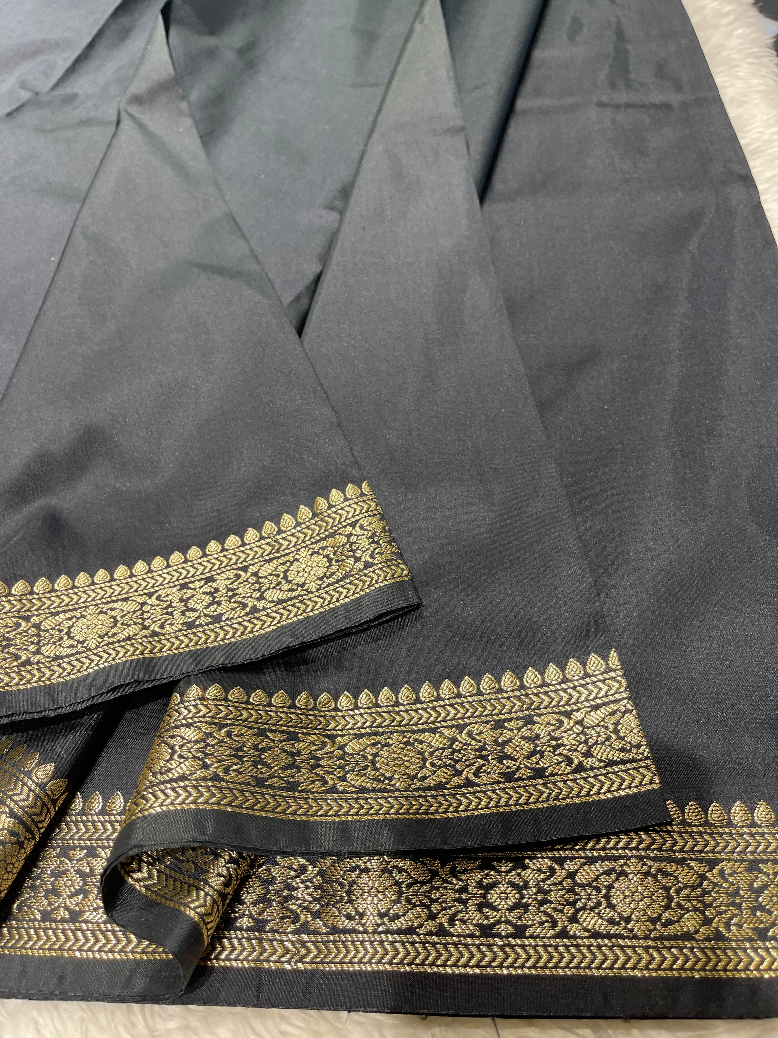 Anika's plain cotton silk Saree-black