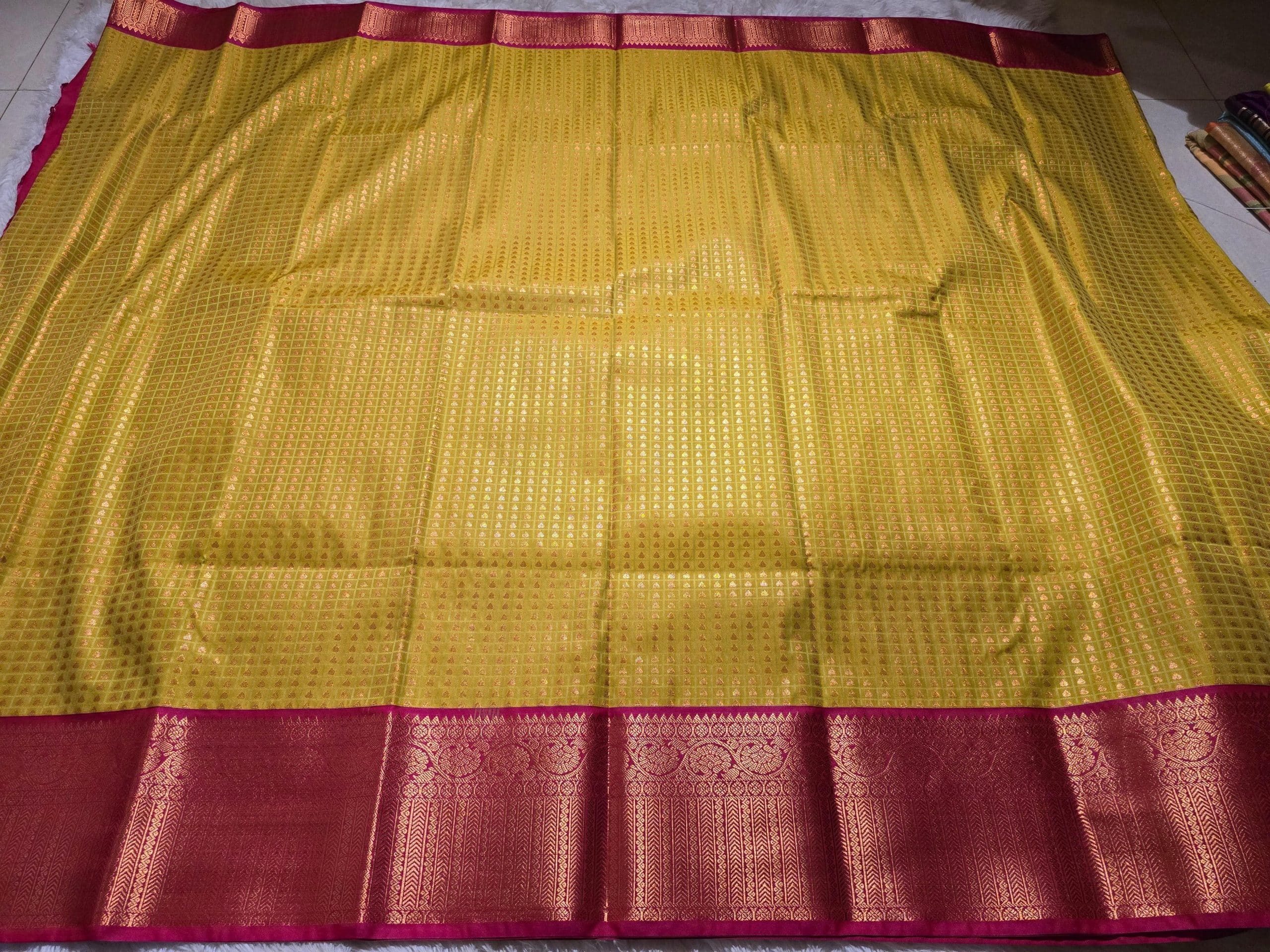 1000 BUTTAS-LEMONGRASS WITH PINK SAREE