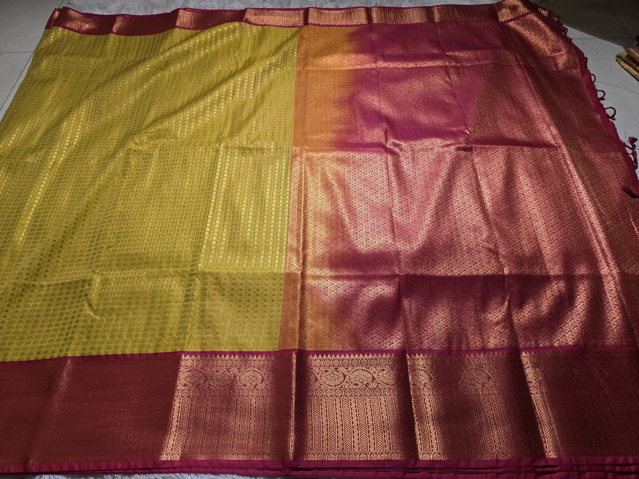 1000 BUTTAS-LEMONGRASS WITH PINK SAREE