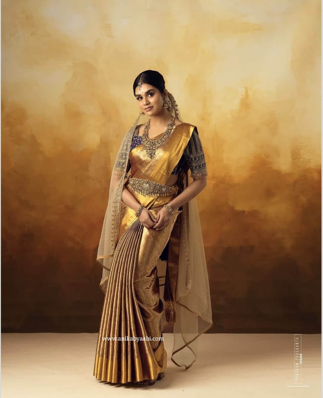 ROYAL ANTIQUE GOLD SAREE