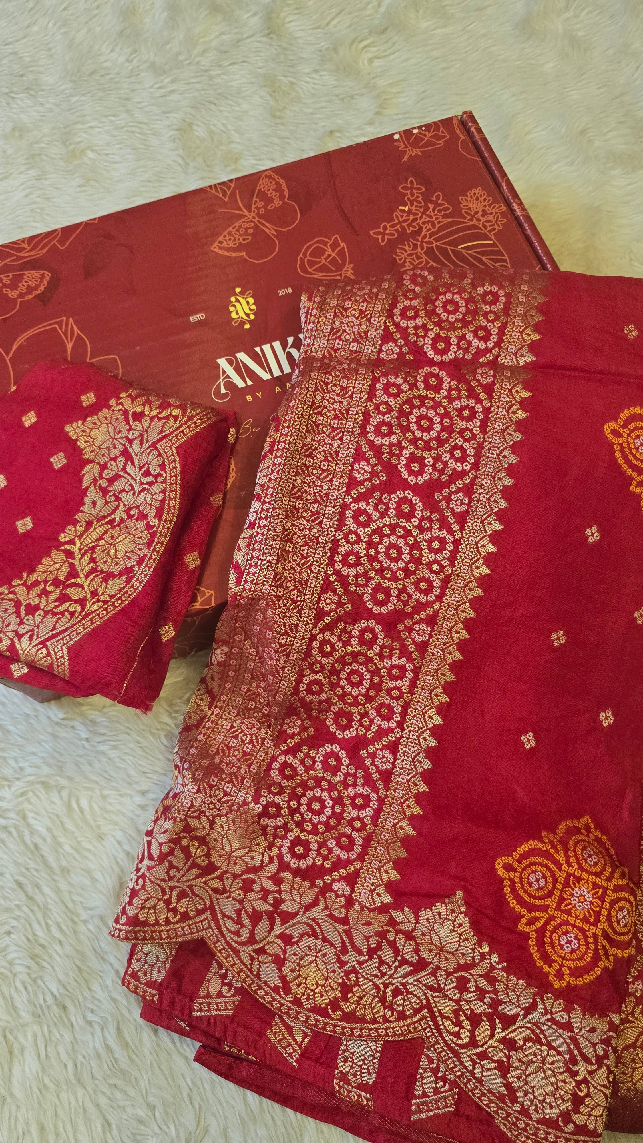 SCALLOP RED - EXCLUSIVE DESIGNER SAREE