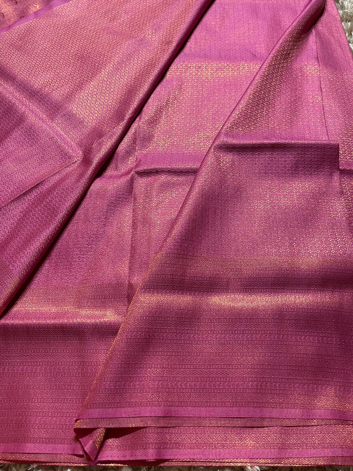 ROYAL AFFAIR - LILAC