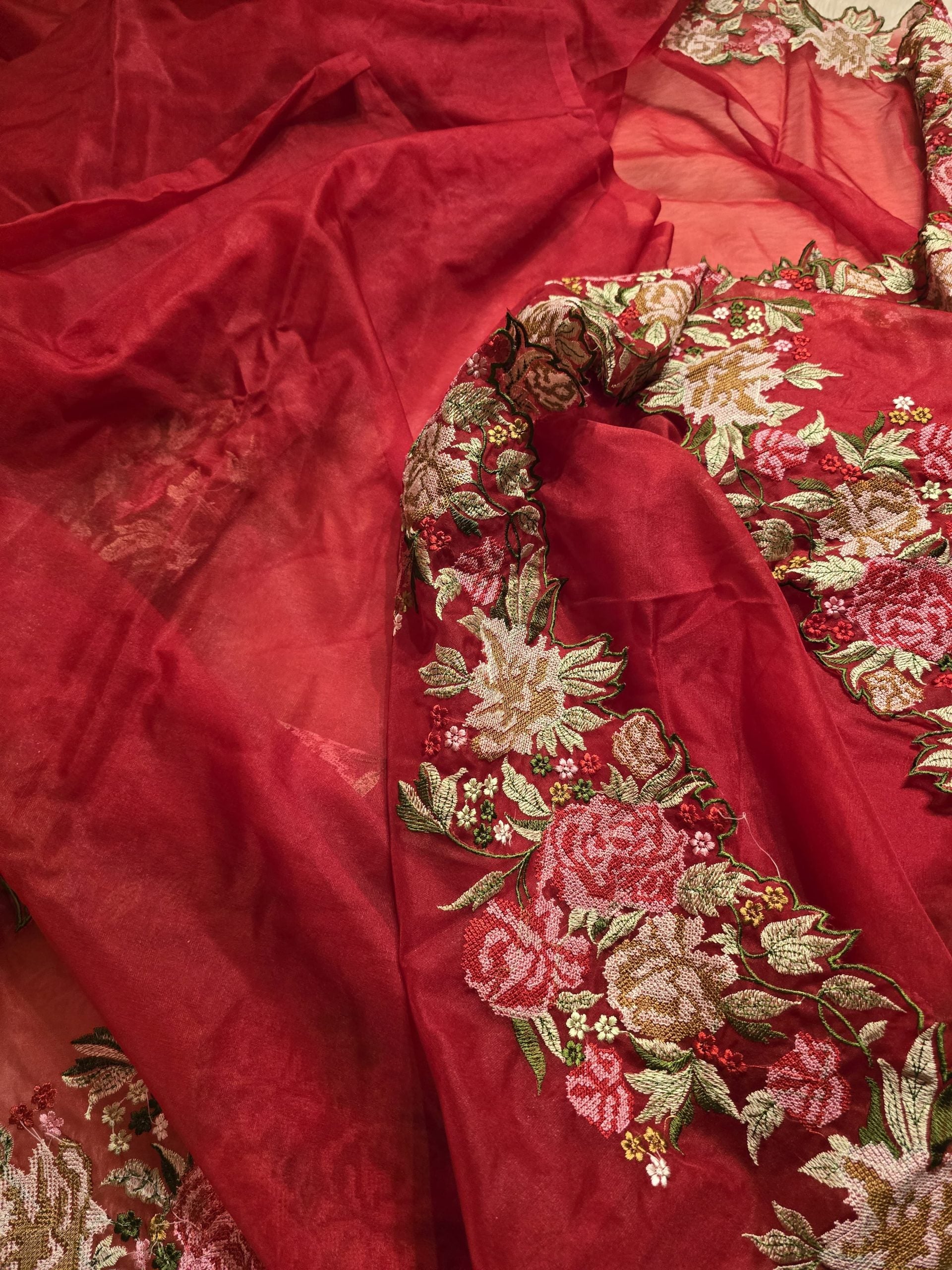 ORGANZA-RED DUAL ROSE
