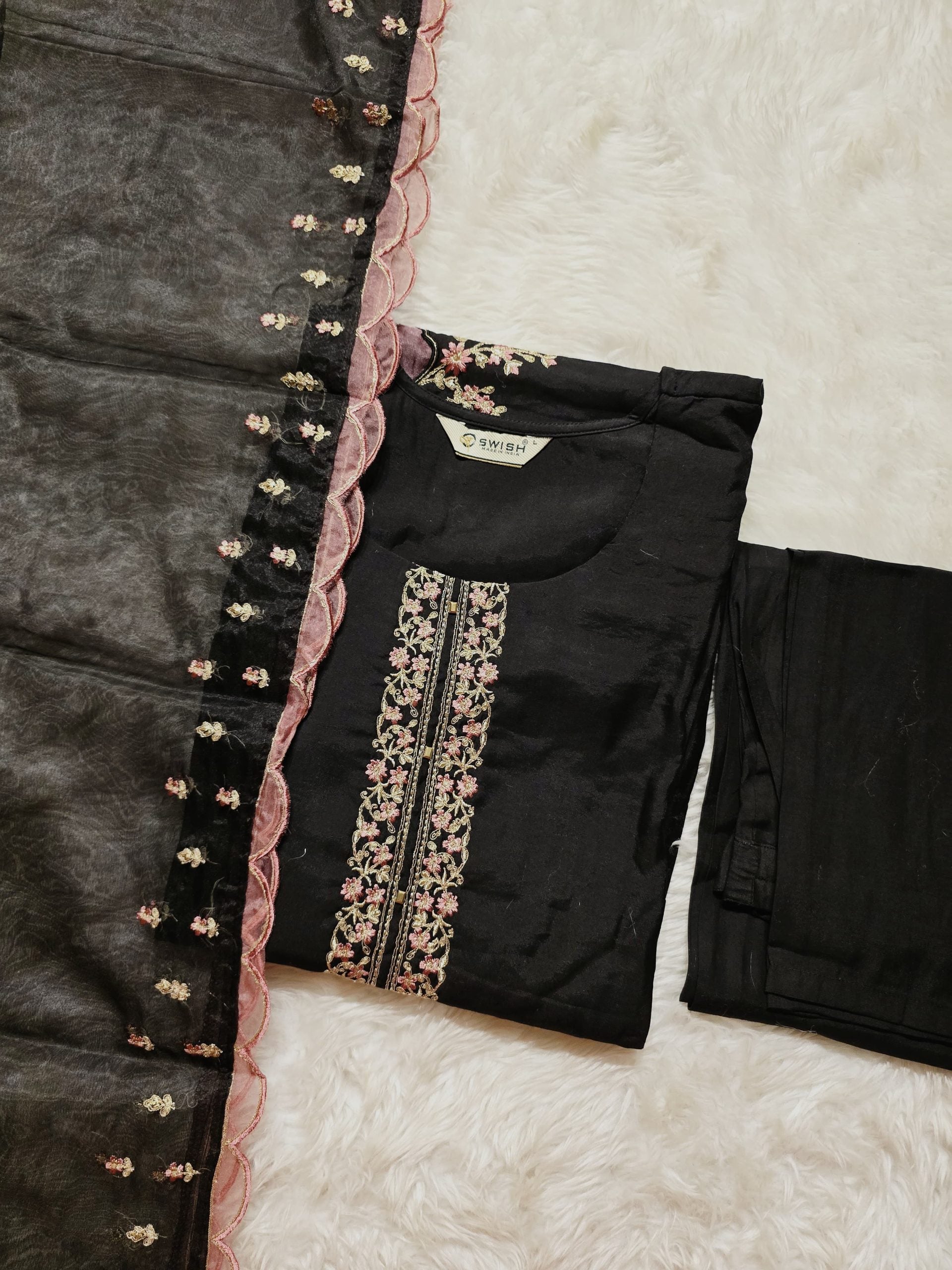 BLACK ELEGANCE