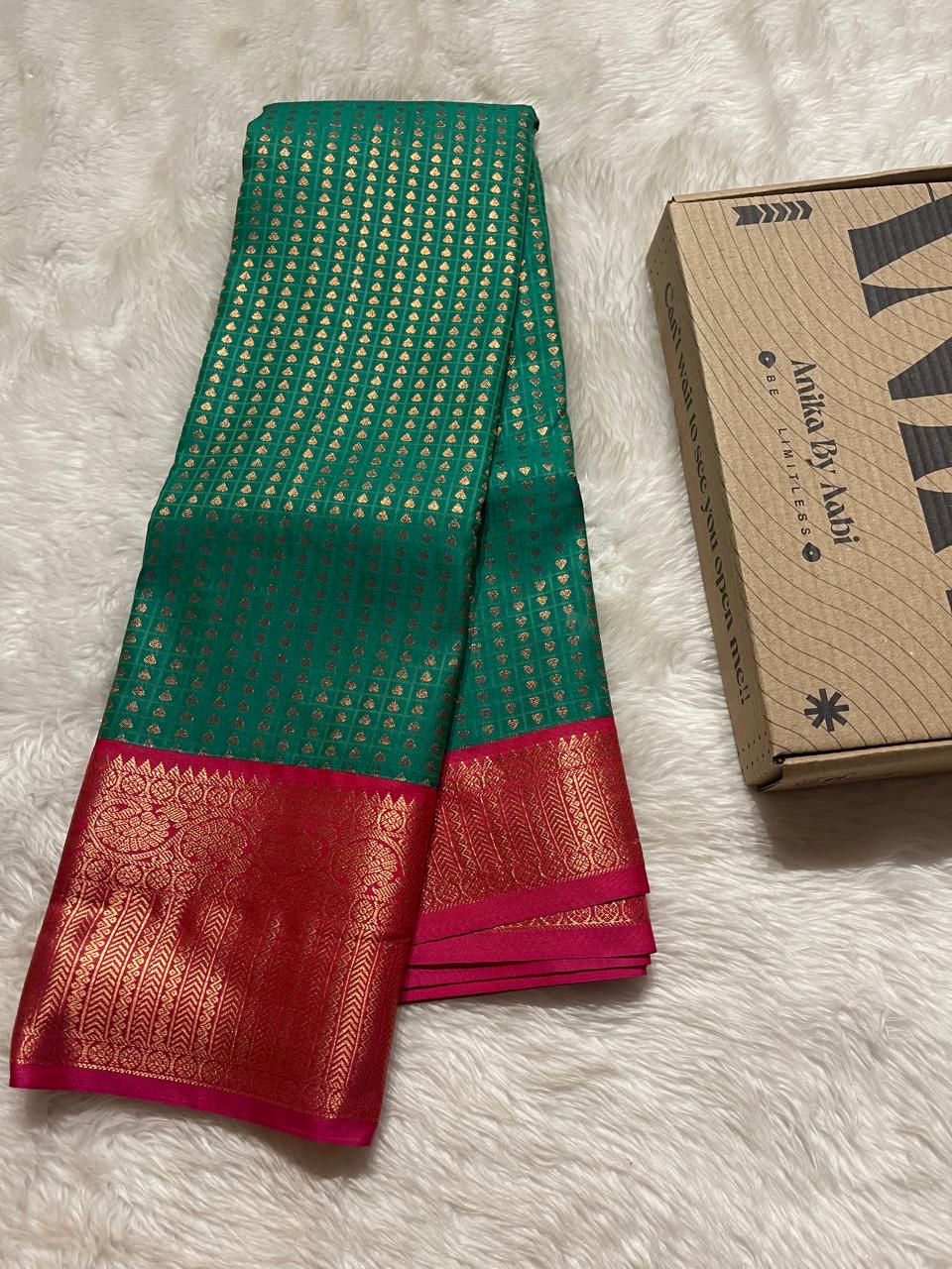 1000 BUTTAS-DARK GREEN WITH PINK