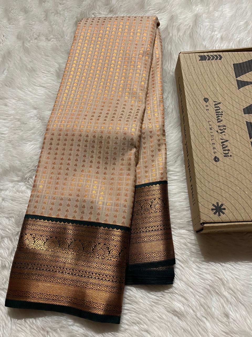 1000 BUTTAS-BEIGE WITH BOTTLE GREEN