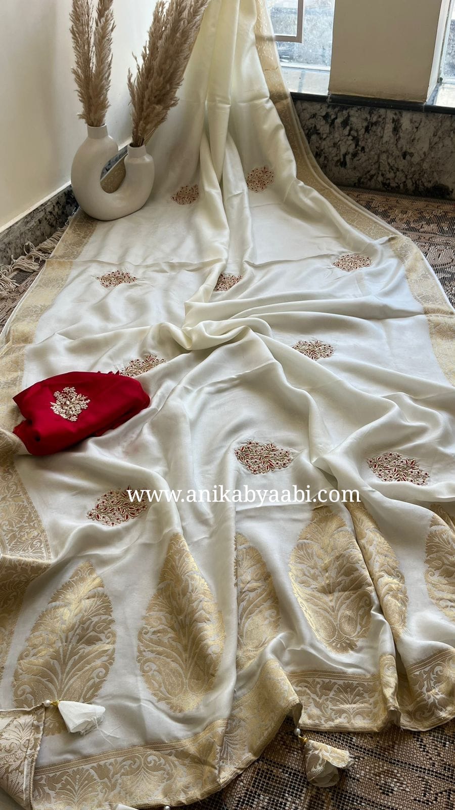 ONAM SERIES-TANVI HALFWHITE SAREE