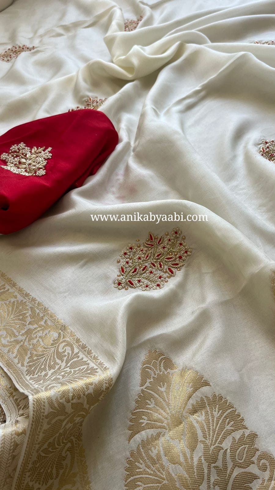 ONAM SERIES-TANVI HALFWHITE SAREE