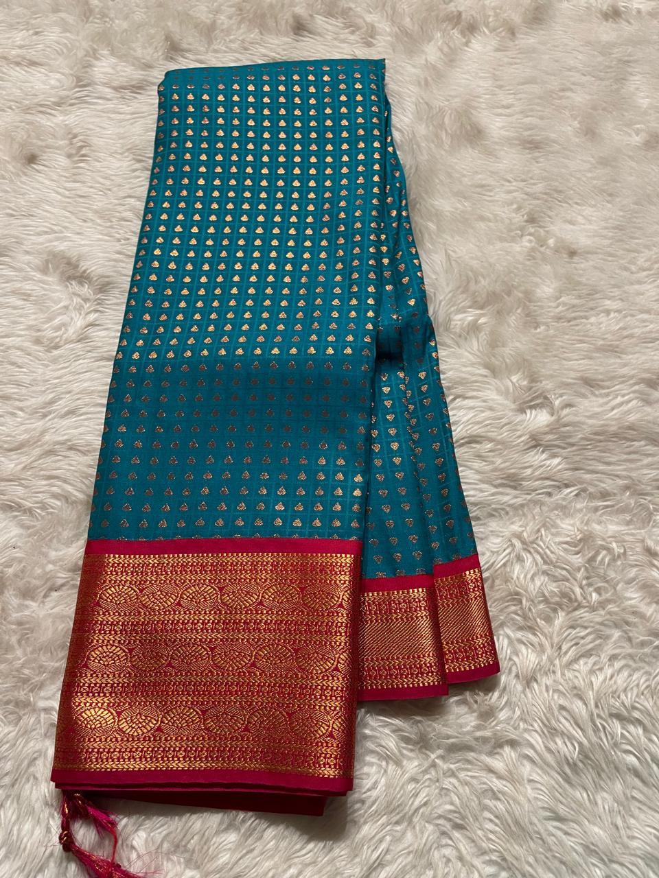 1000 BUTTAS-PEACOCK GREEN WITH PINK SAREE