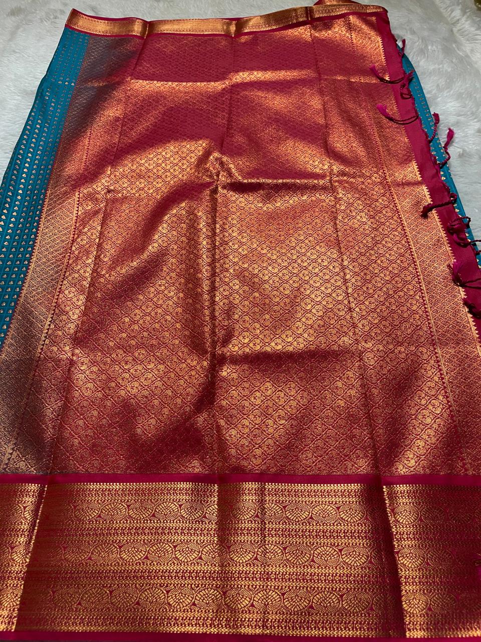1000 BUTTAS-PEACOCK GREEN WITH PINK SAREE