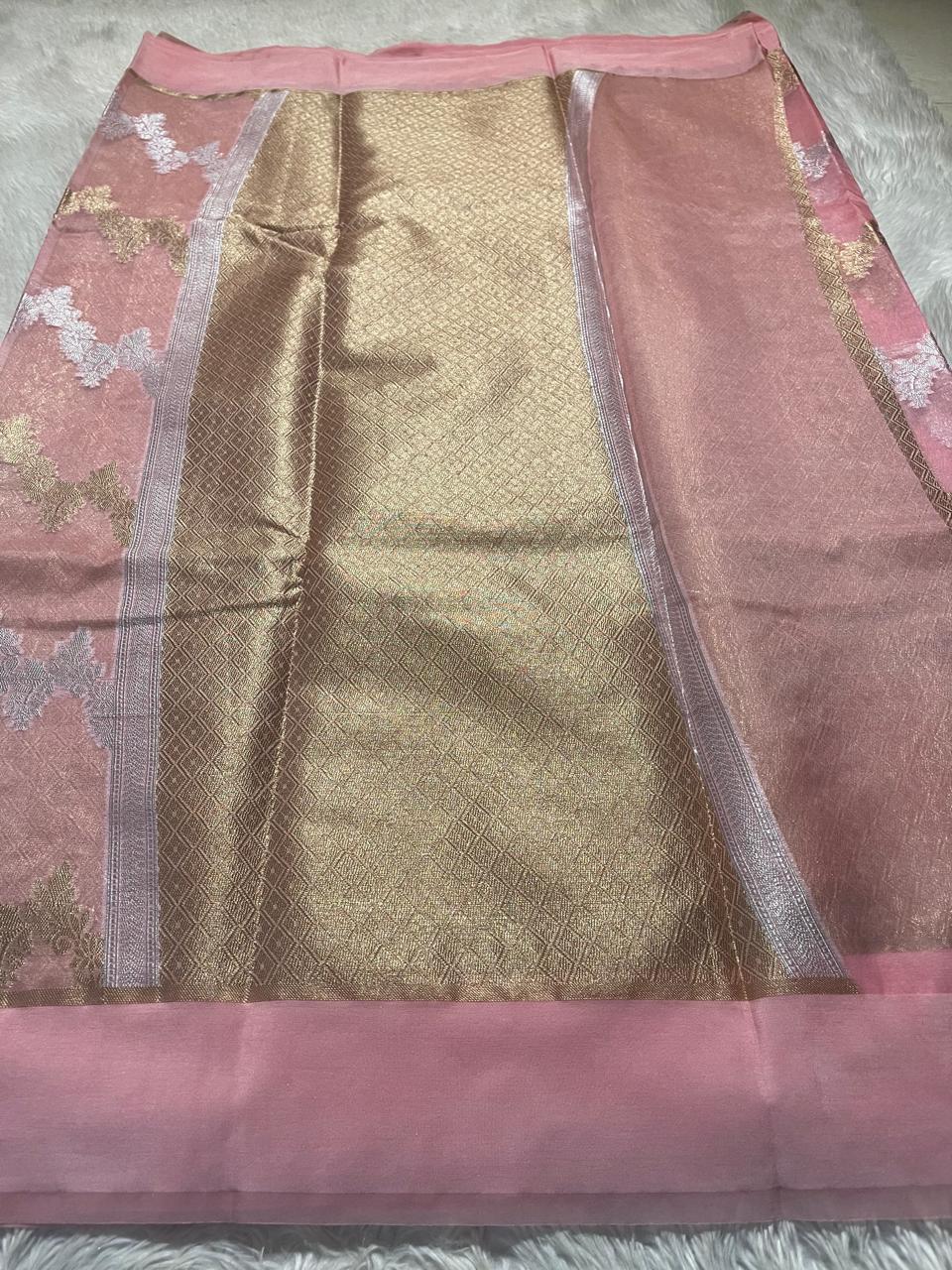 AURA -CROSSANDRA/KANAKABARAM SAREE
