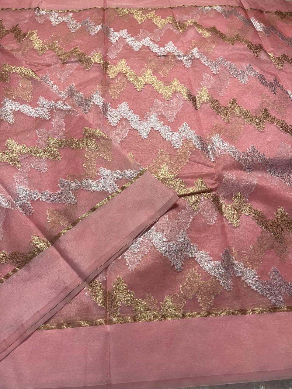 AURA -CROSSANDRA/KANAKABARAM SAREE