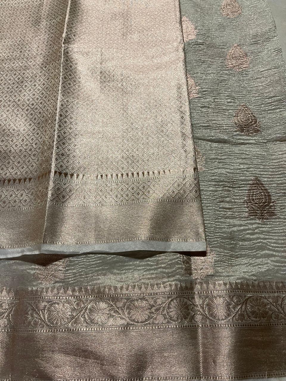 CRUSH MOTIF-HALF WHITE SAREE