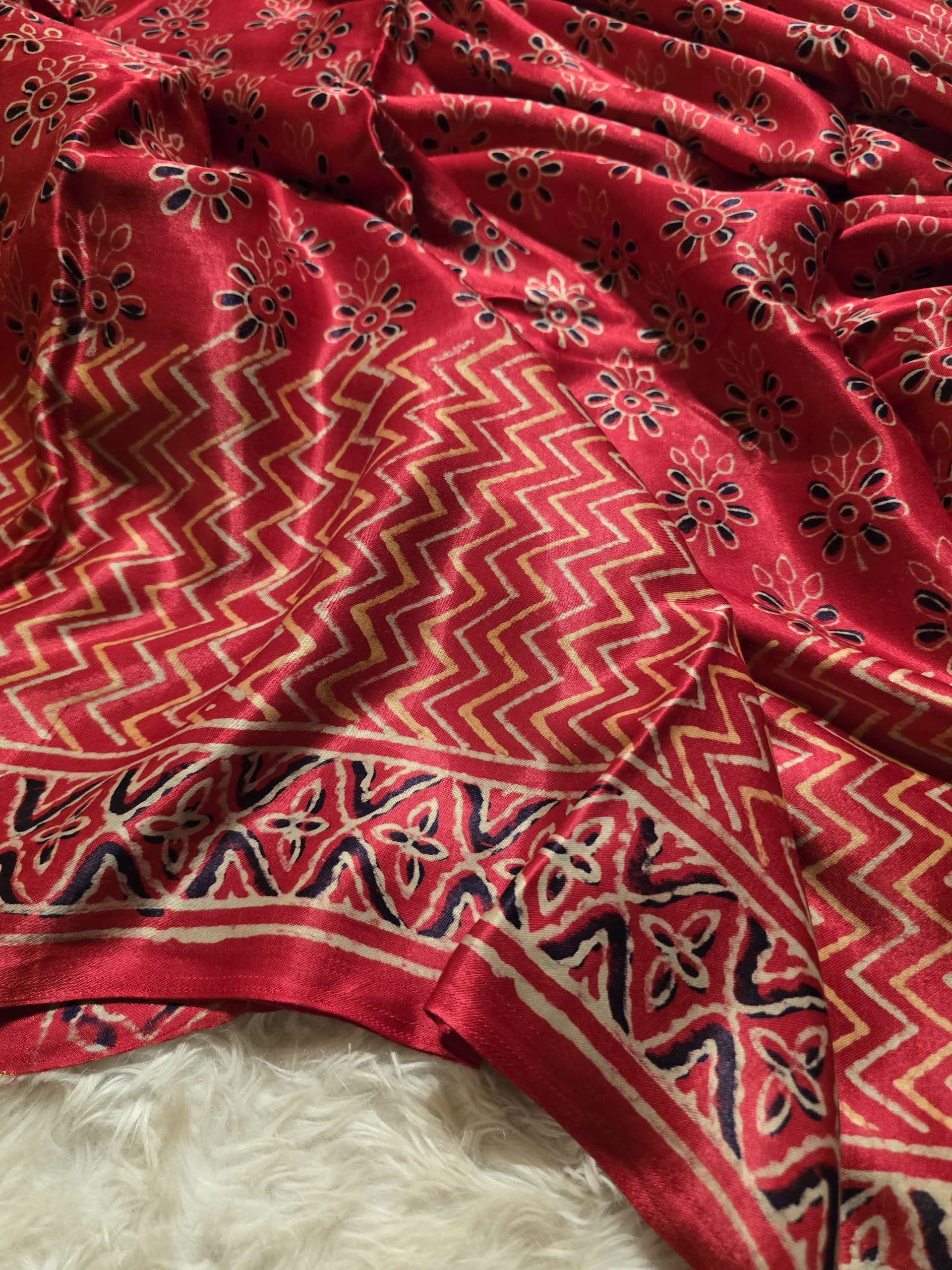 AJRAKH-GLOSSY RED