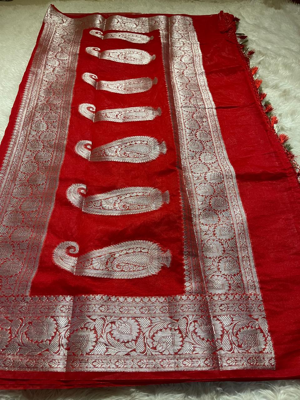 AURA -RED SAREE