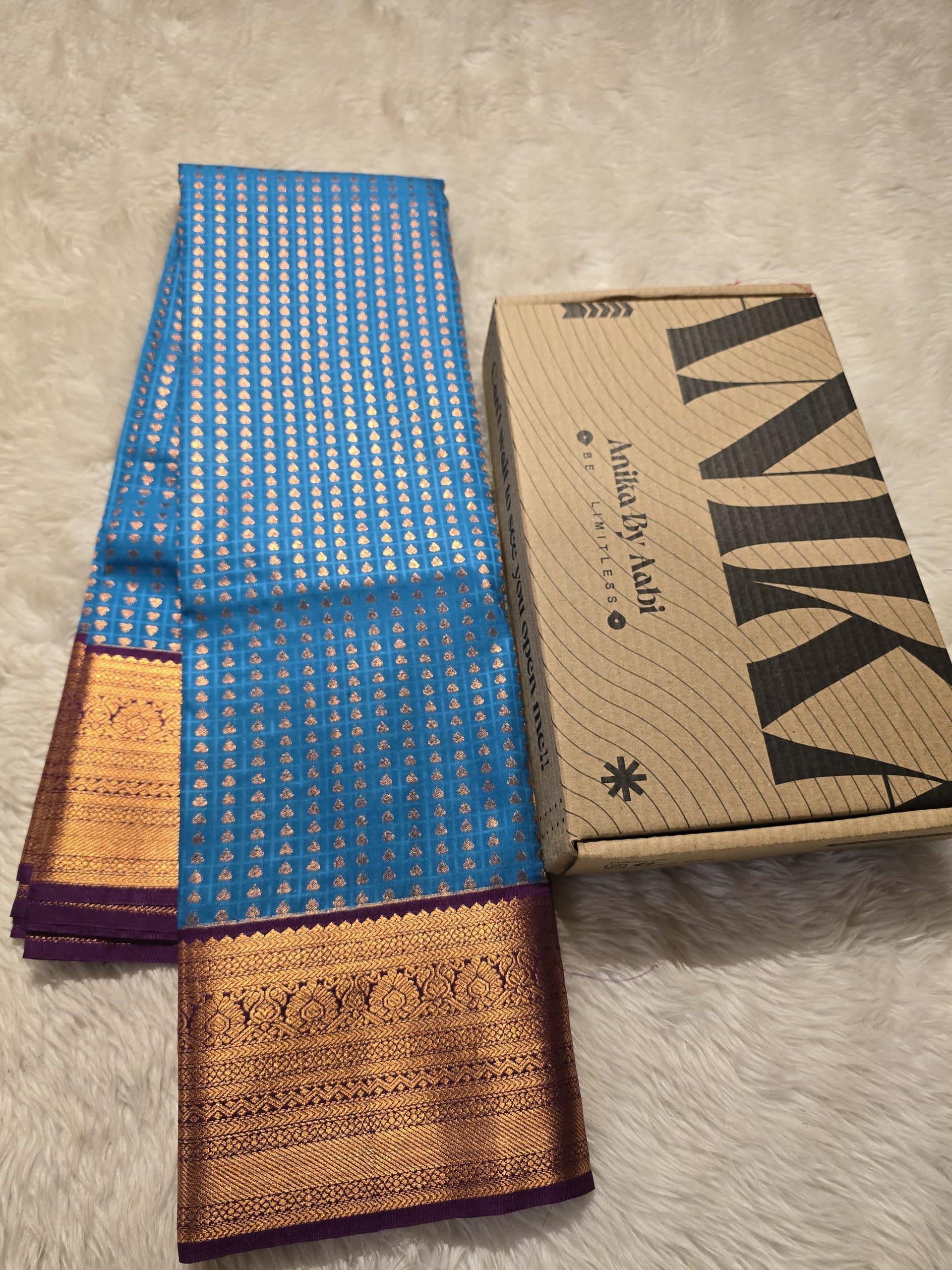 1000 BUTTAS-CERULEAN BLUE WITH MAGENTA SAREE