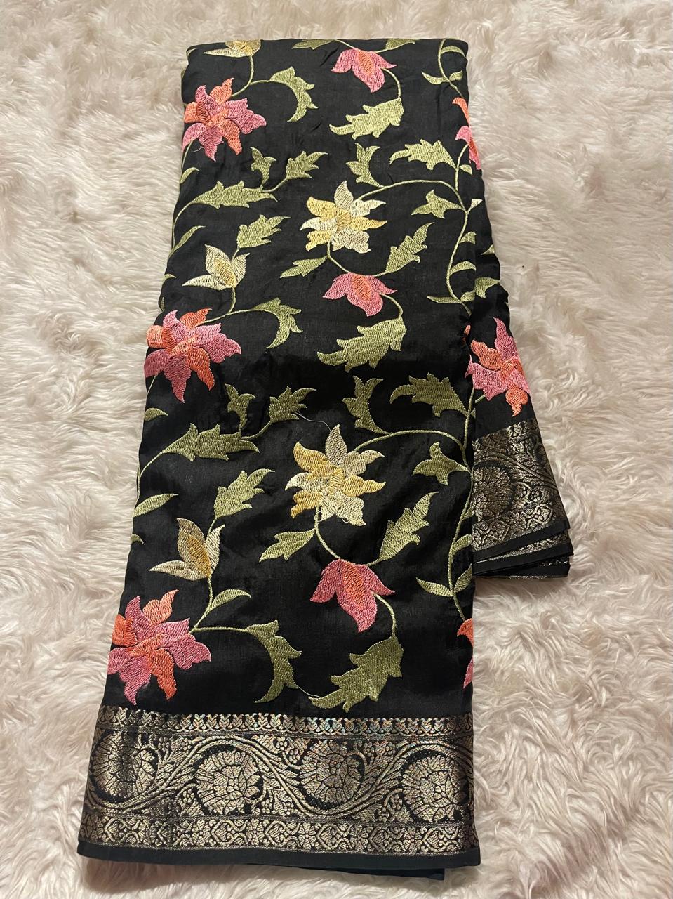 KIRTI-BLACK SAREE