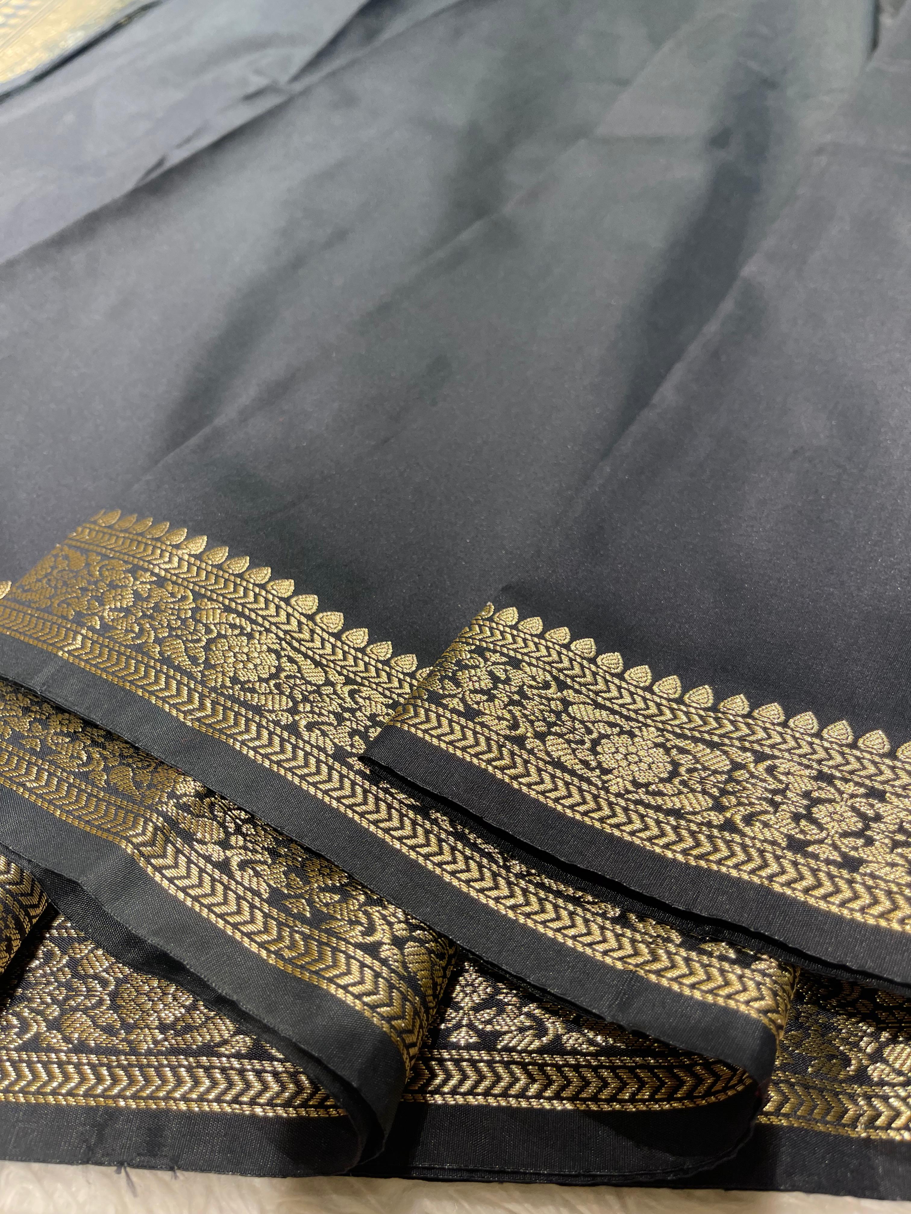 Anika's plain cotton silk Saree-black