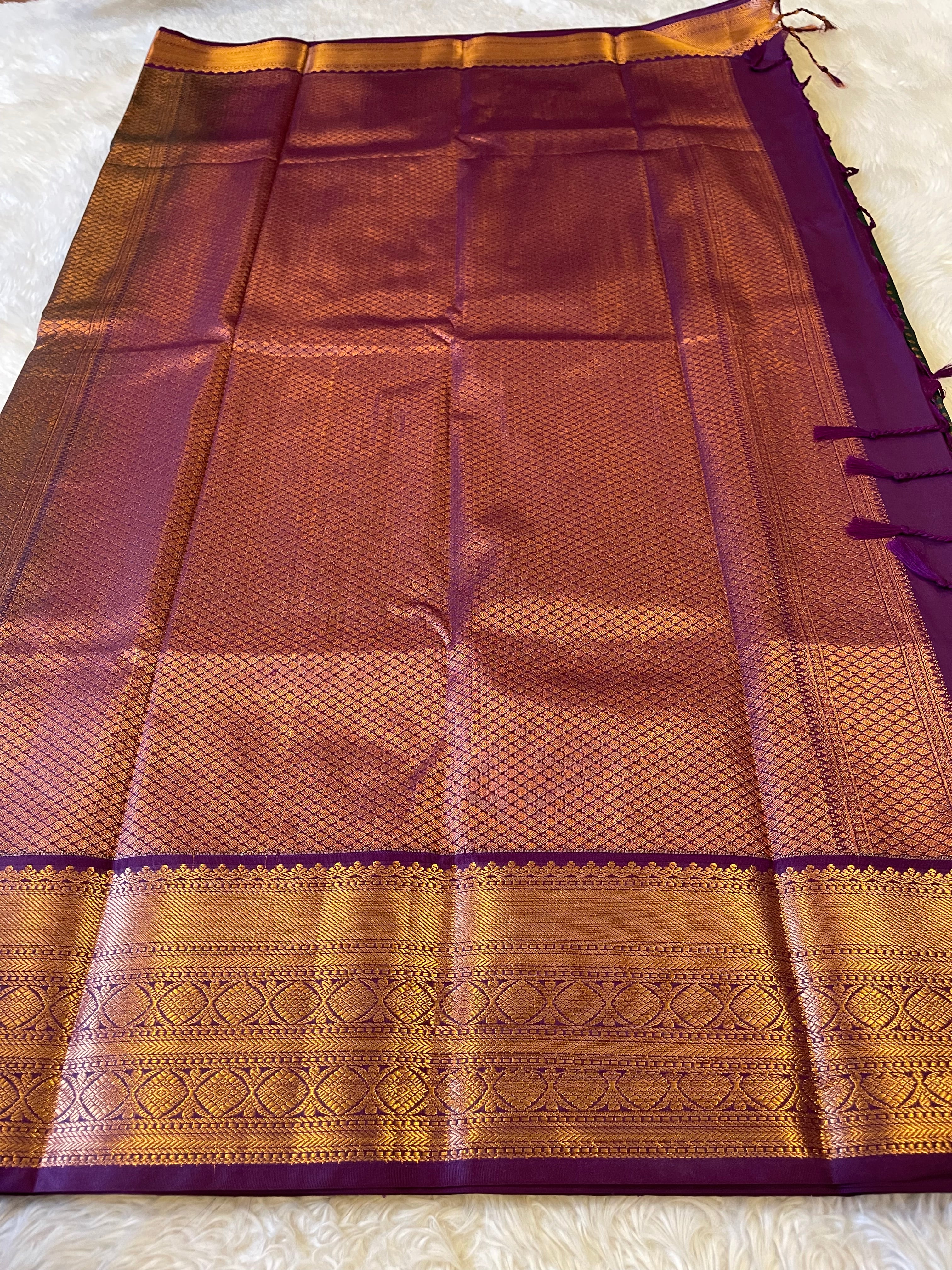 1000 BUTTAS-BOTTLEGREEN WITH MAGENTA SAREE