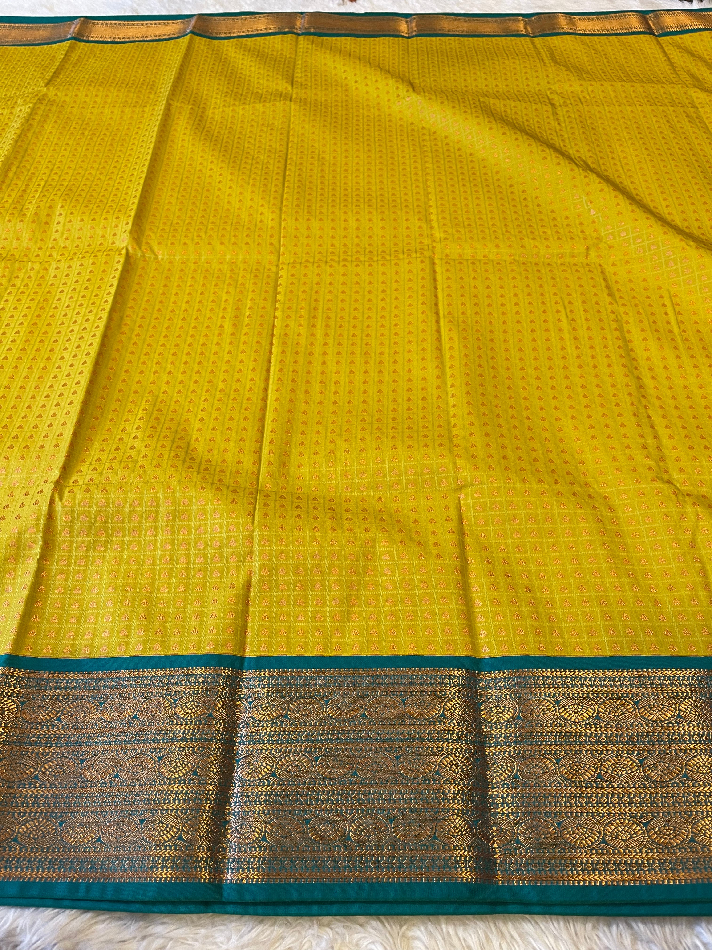 1000 BUTTAS-LEMONYELLOW WITH GREEN SAREE