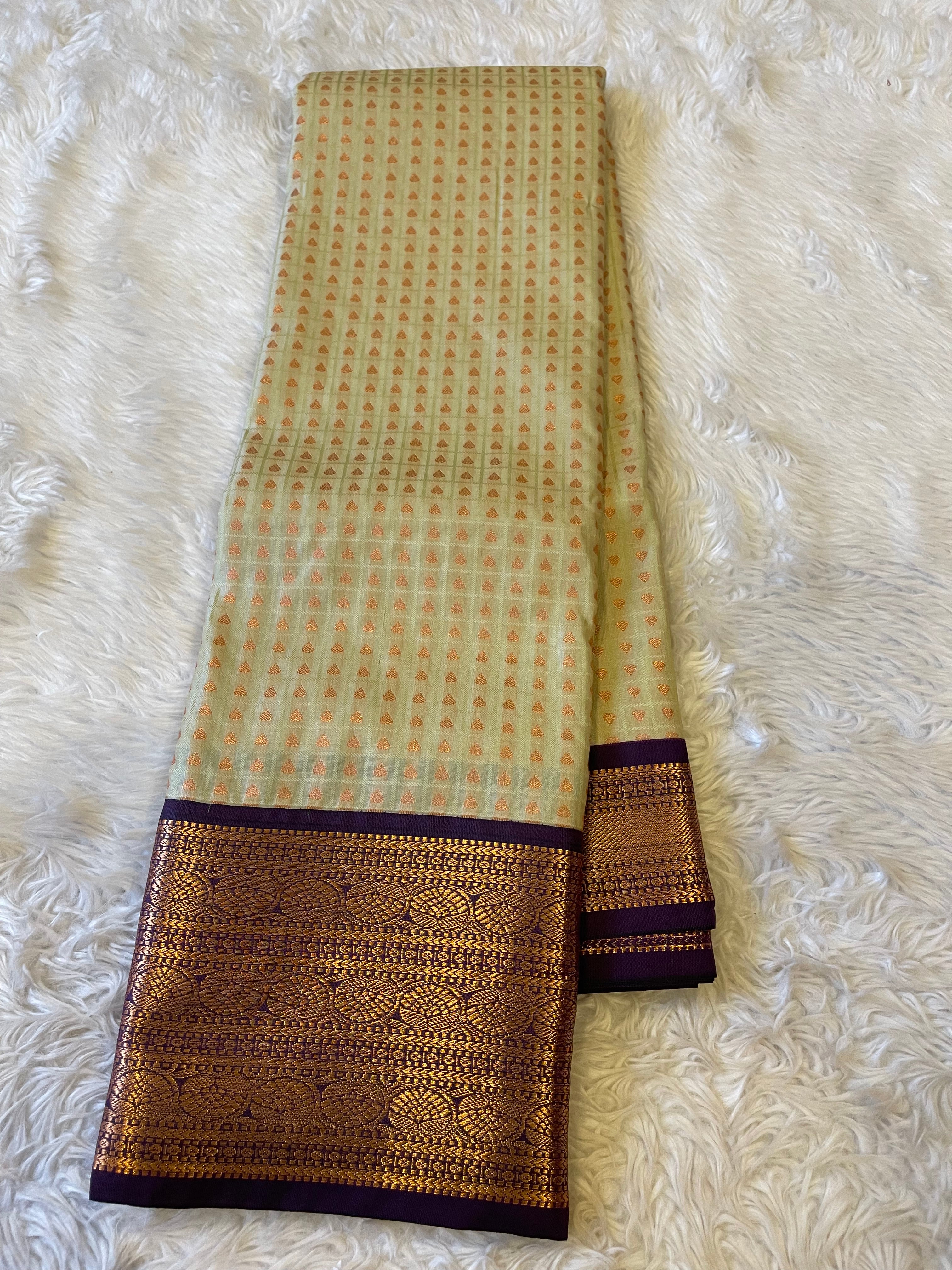 1000 BUTTAS-BEIGE WITH OLDMAGENTA SAREE