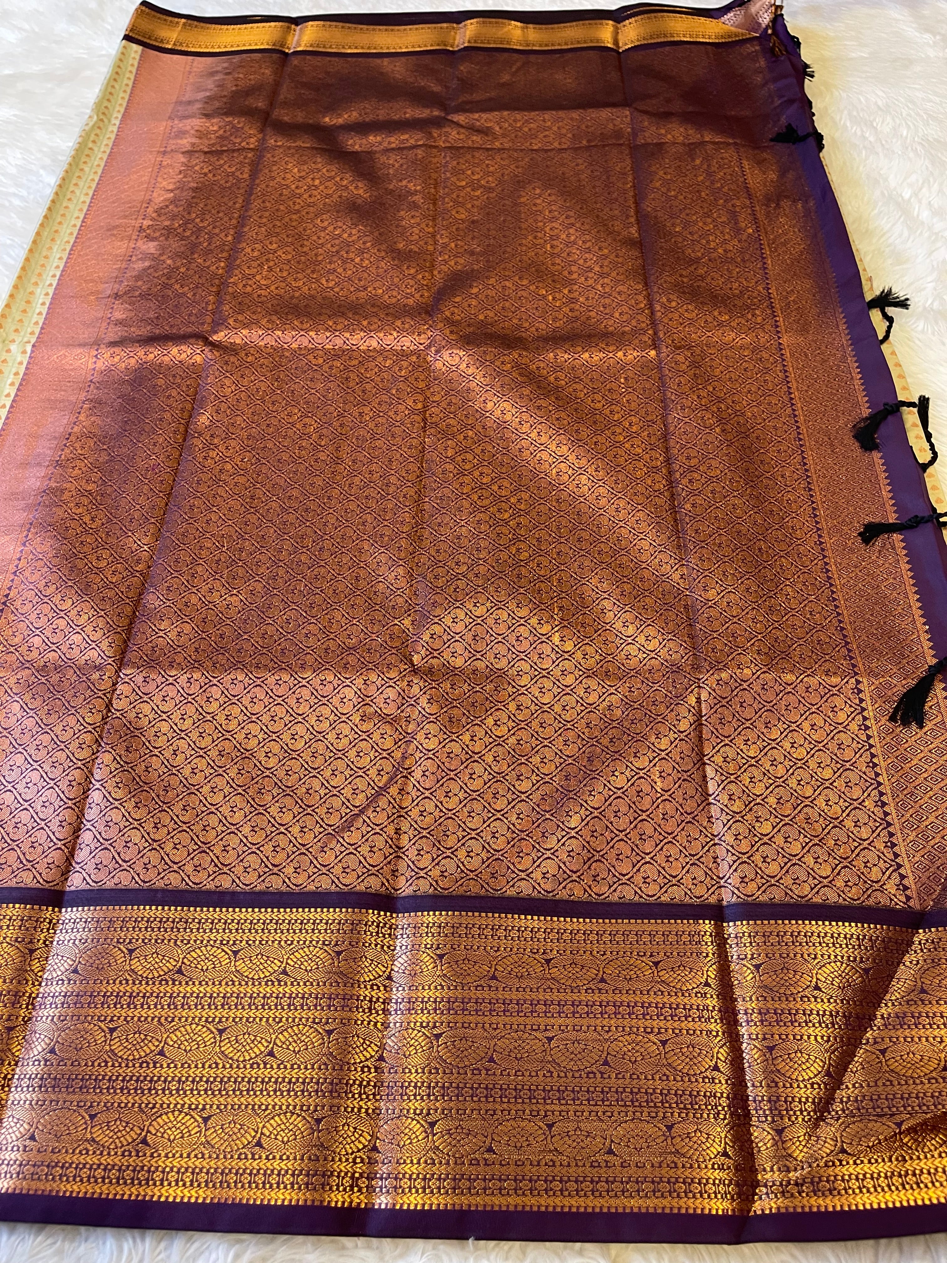 1000 BUTTAS-BEIGE WITH OLDMAGENTA SAREE