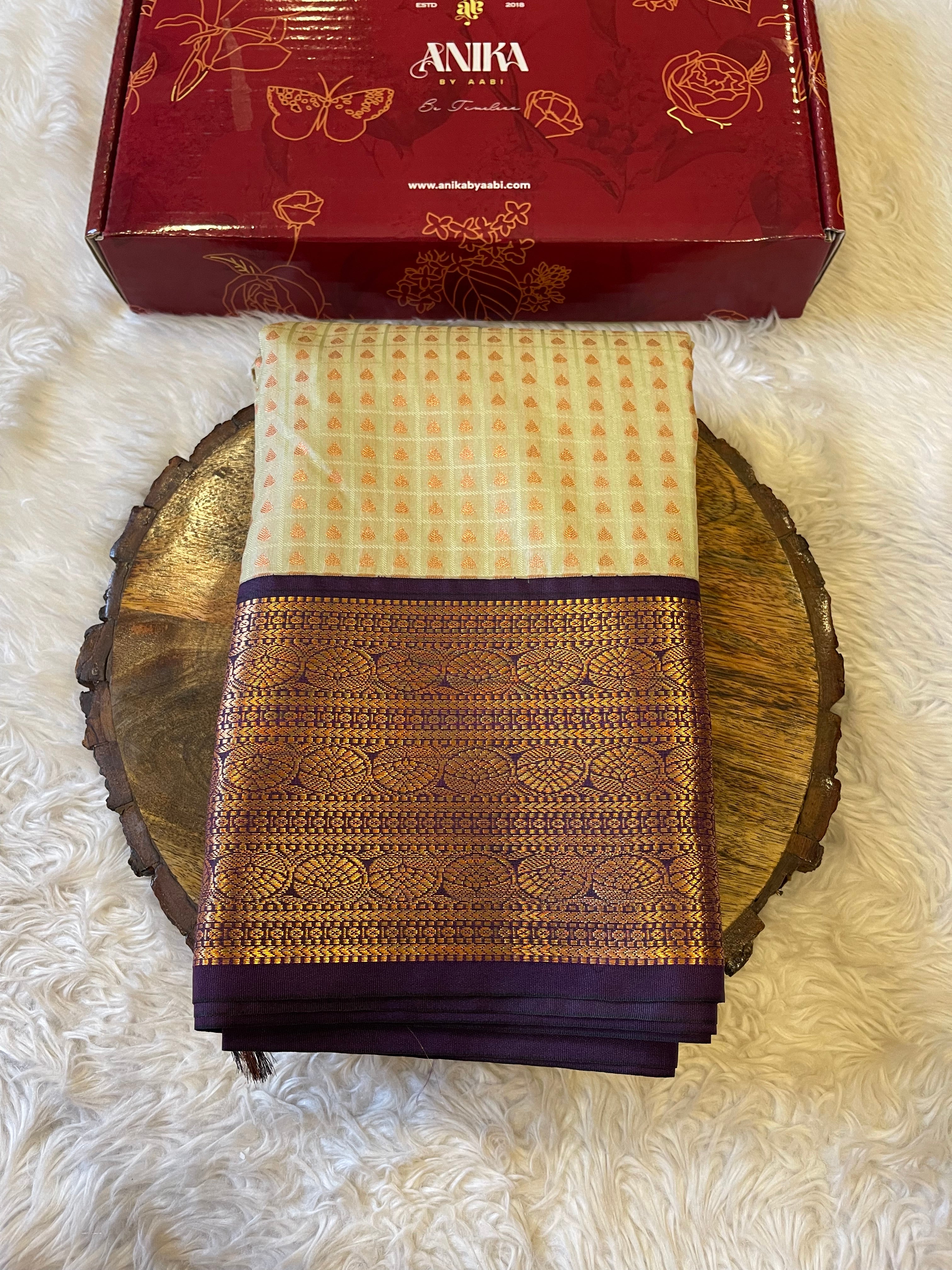 1000 BUTTAS-BEIGE WITH OLDMAGENTA SAREE