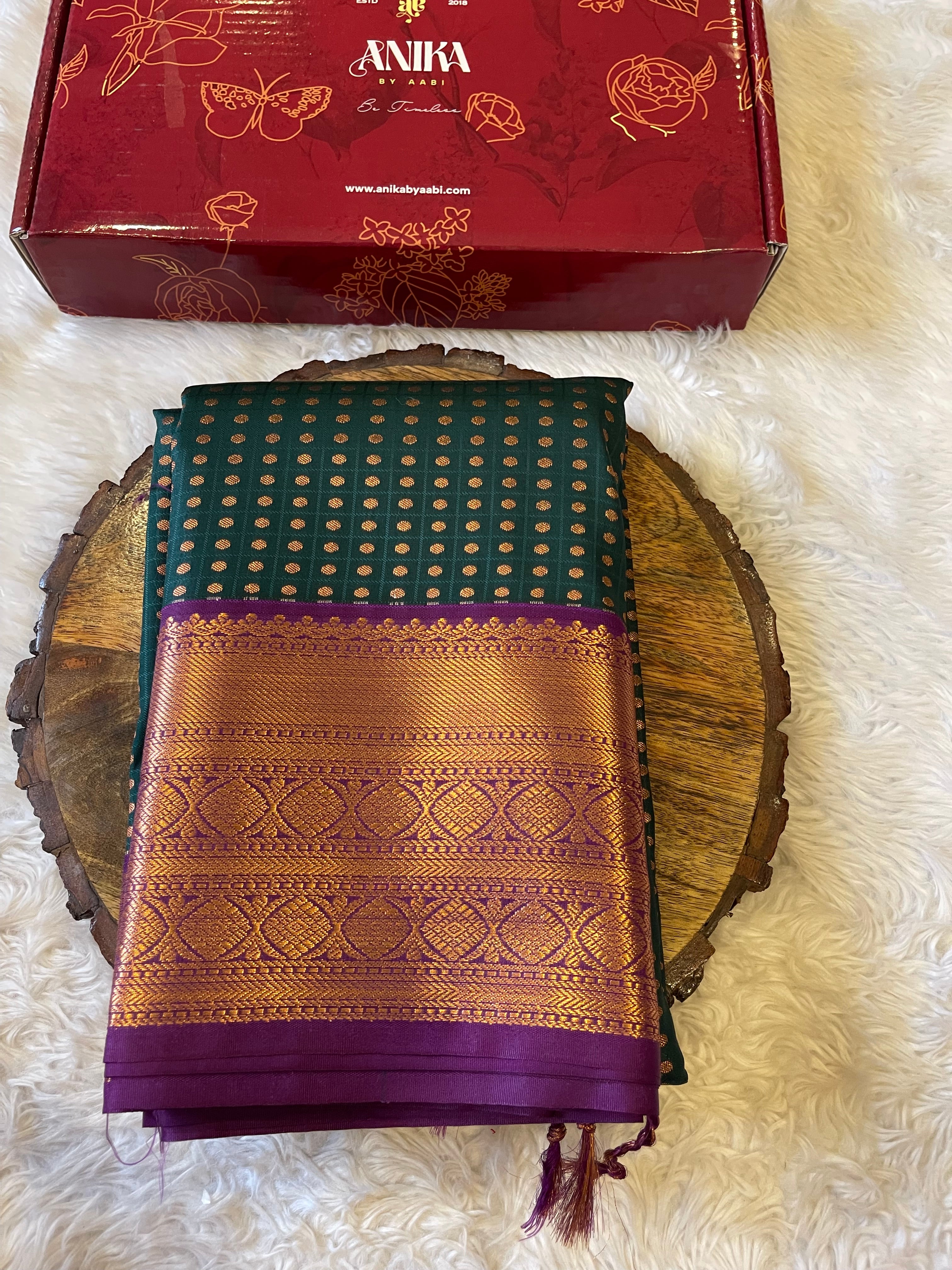 1000 BUTTAS-BOTTLEGREEN WITH MAGENTA SAREE