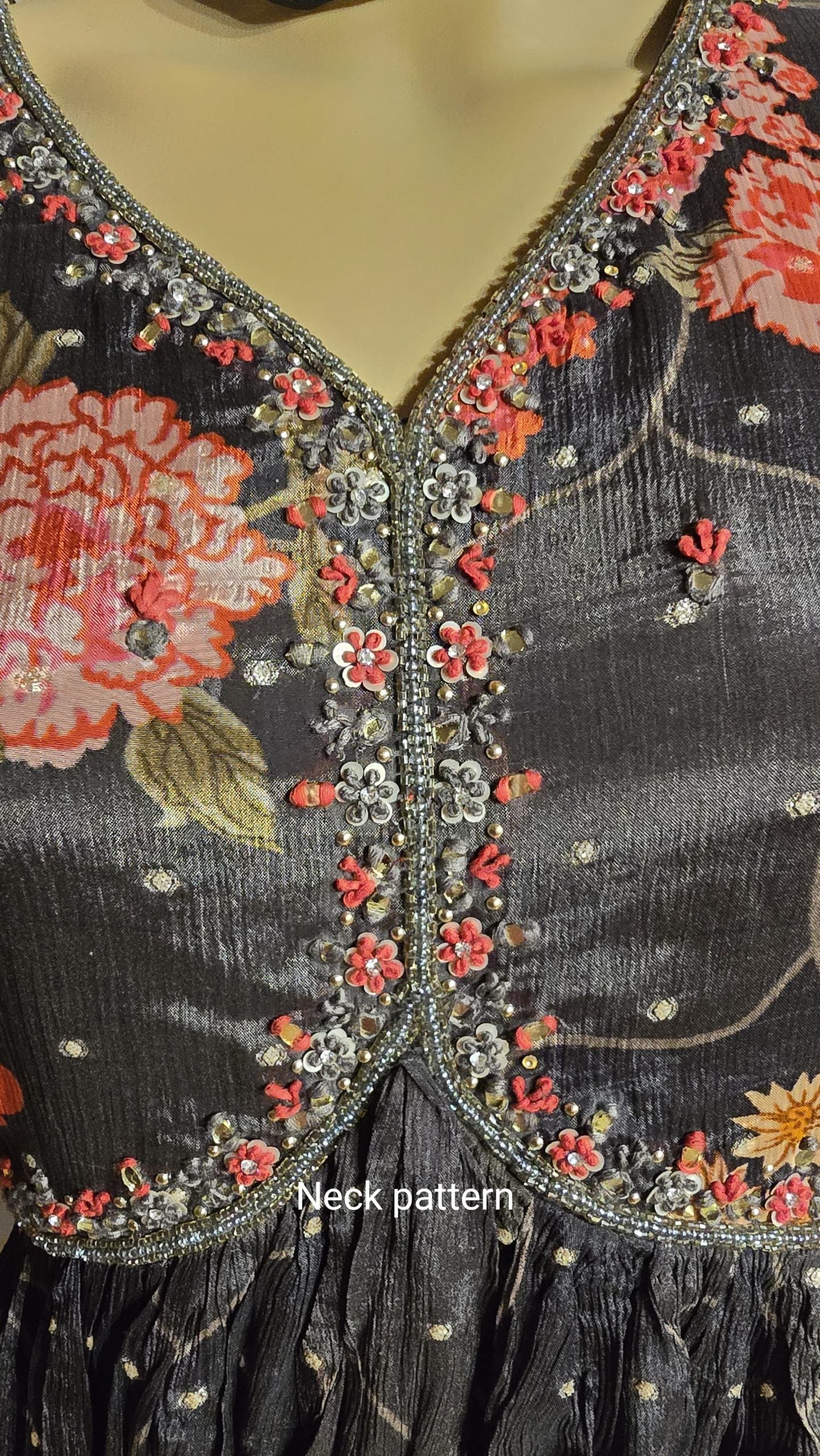 BLACK ALIA CUT