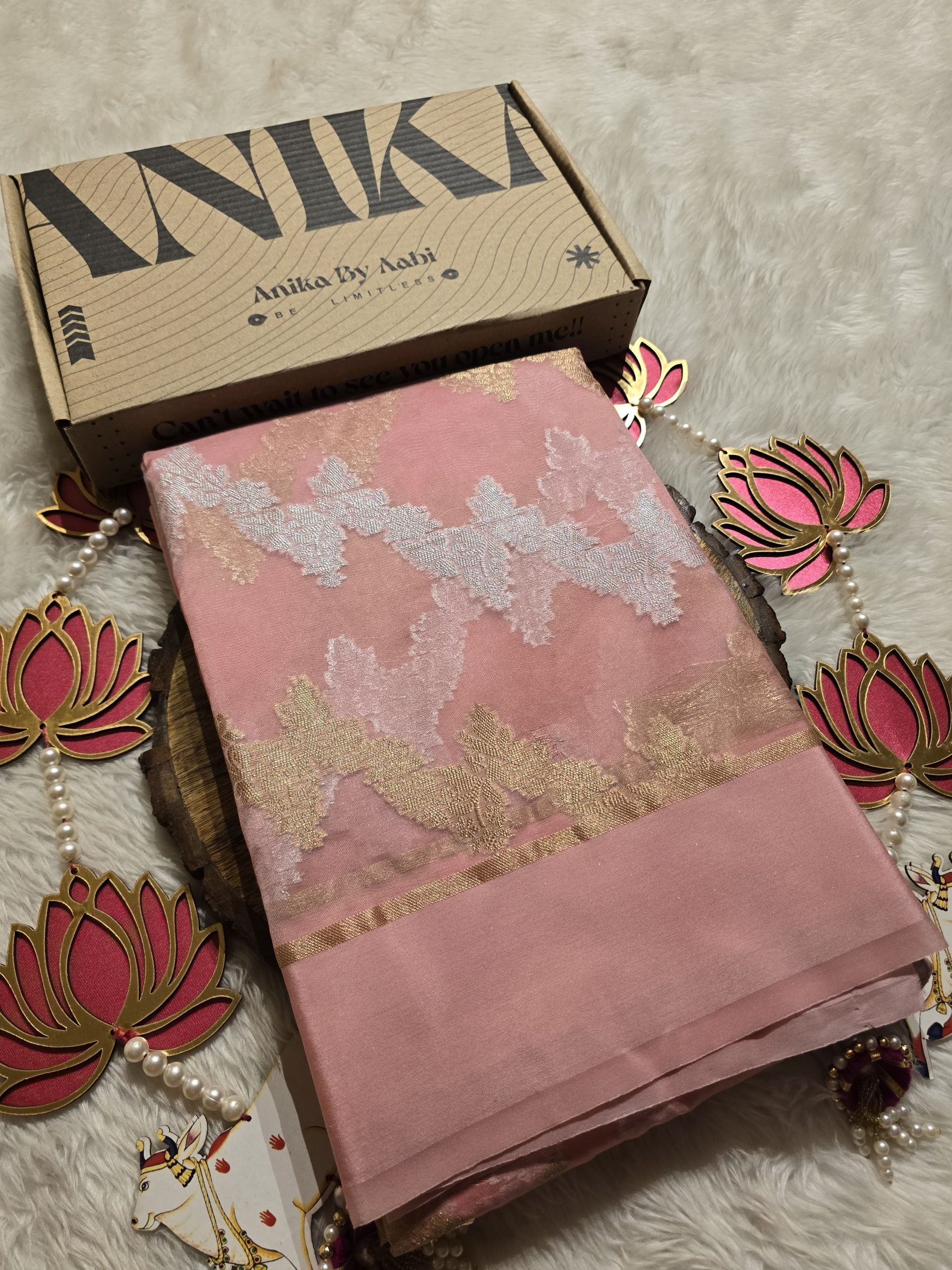 AURA -CROSSANDRA/KANAKABARAM SAREE