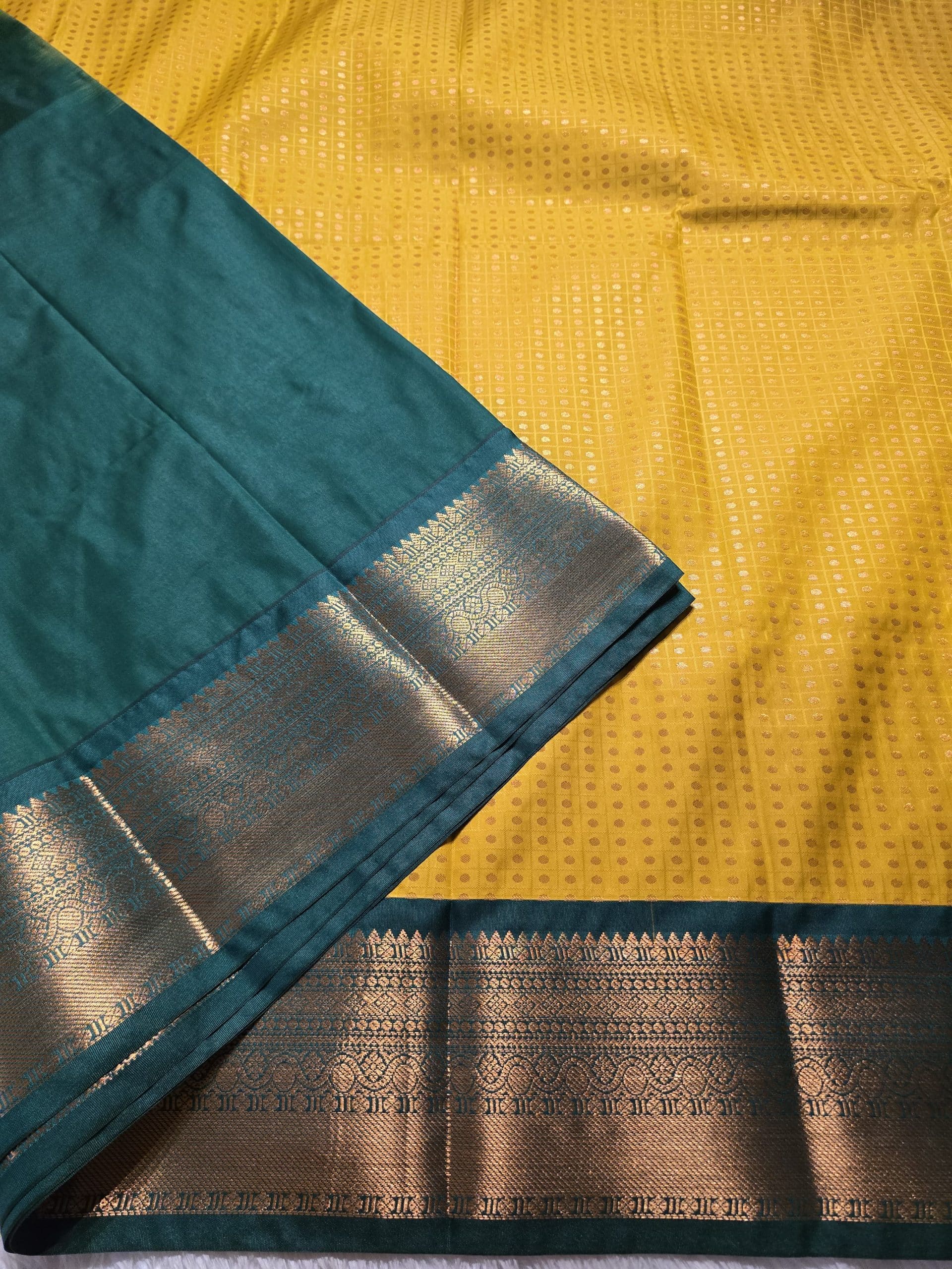 1000 BUTTAS-YELLOW WITH BOTTLE GREEN SAREE