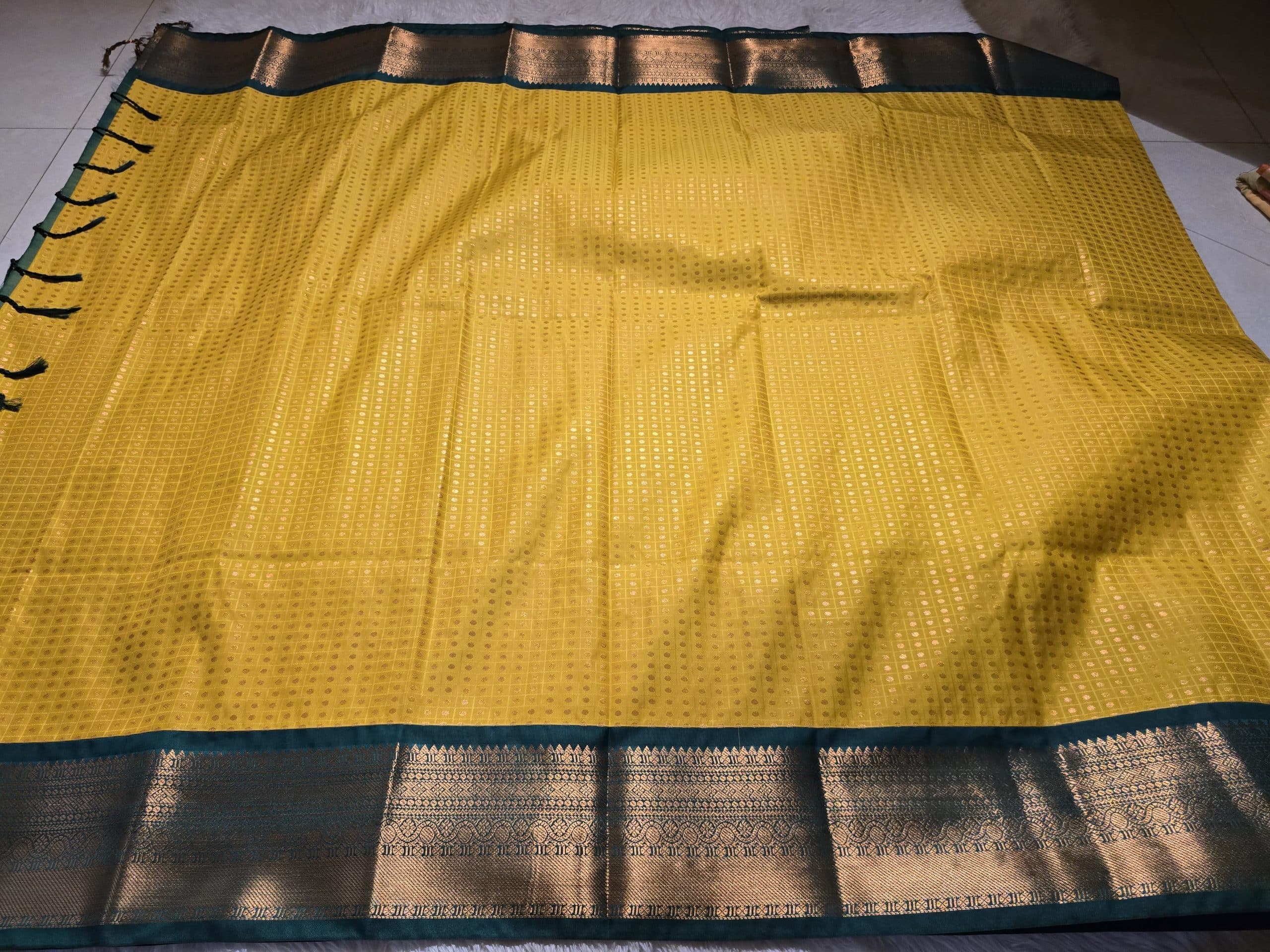 1000 BUTTAS-YELLOW WITH BOTTLE GREEN SAREE