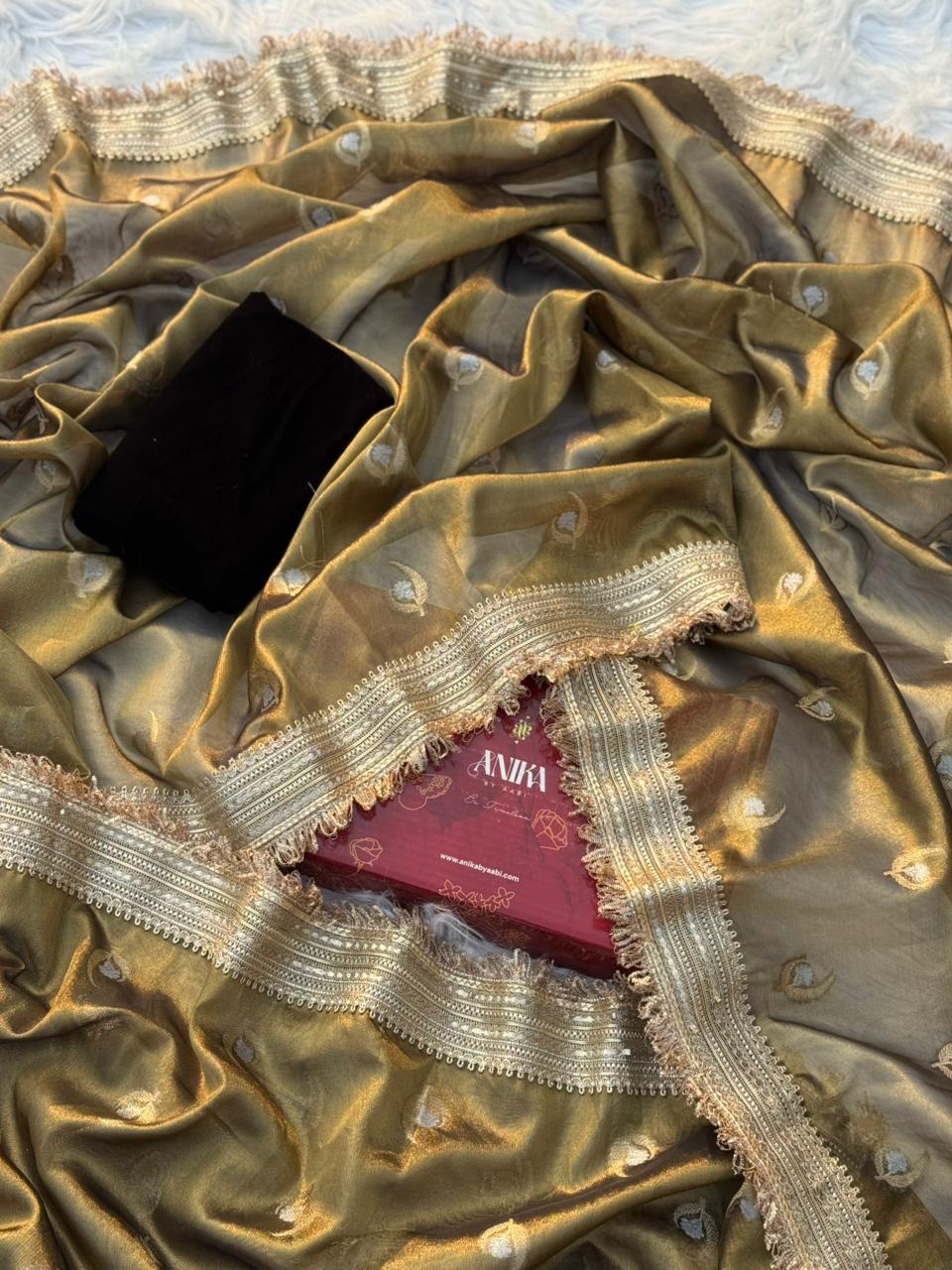 Luxe2-gold saree