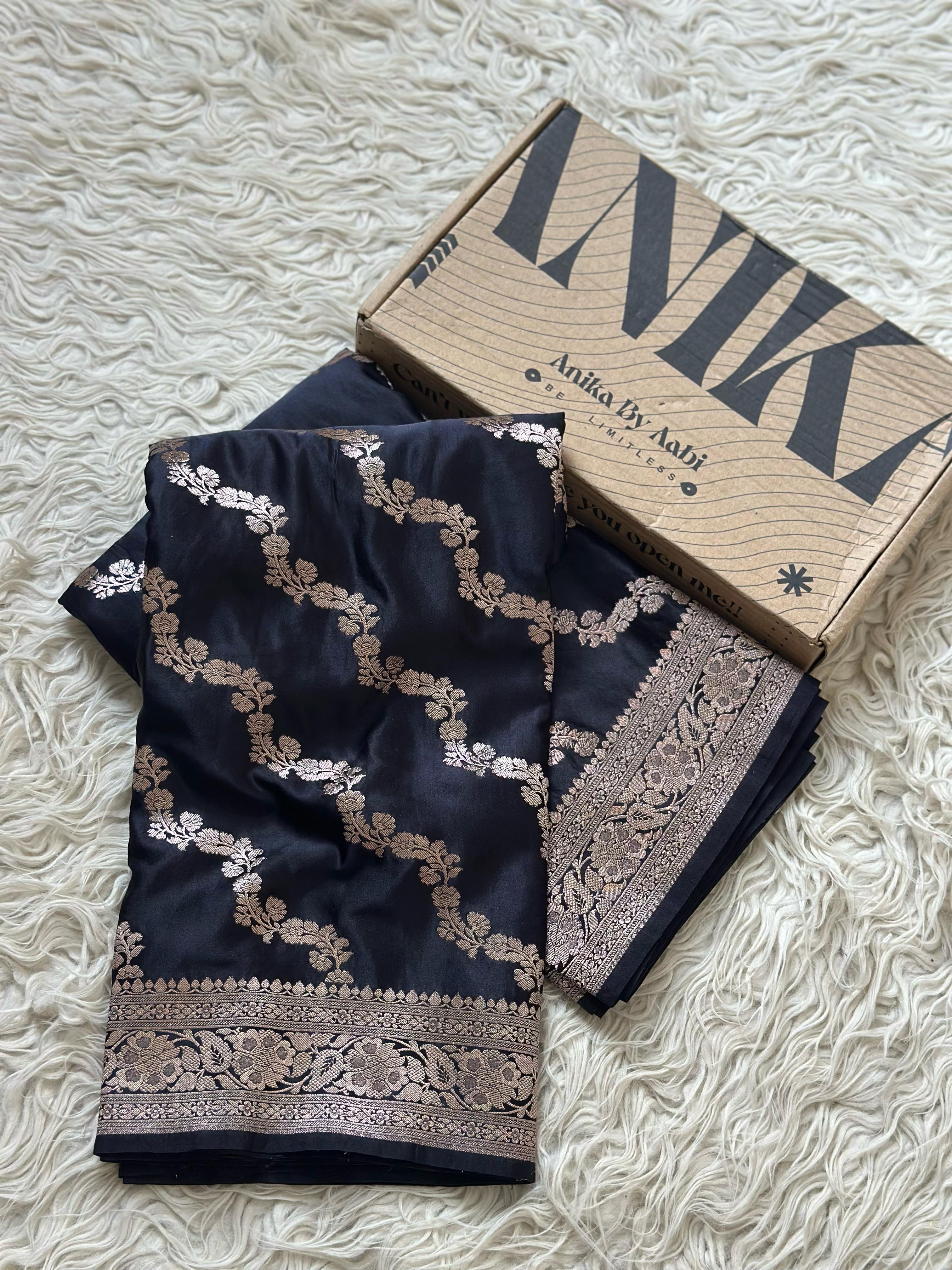 JANANI-BLACK SAREE